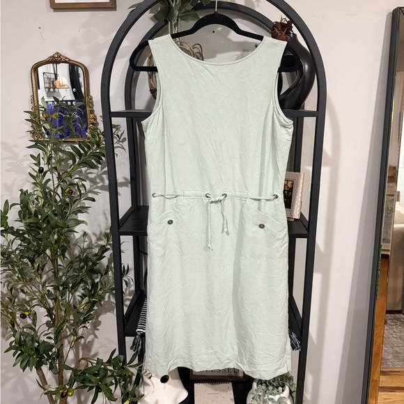 Tommy Bahama Dresses & Skirts - Tommy Bahama Light Green Sleeveless Midi Dress 100% silk size 6